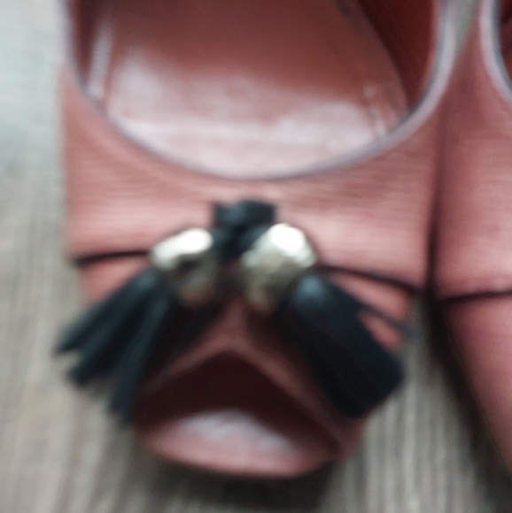 Tod's textured pink leather heels with black tassels. Size 38.5 - Picture 8 of 9